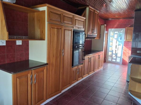 6 Bedroom House