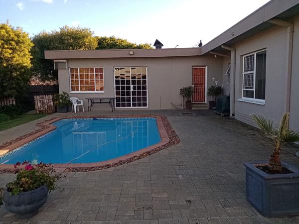6 Bedroom House