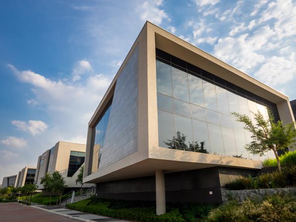 674 m² Commercial space