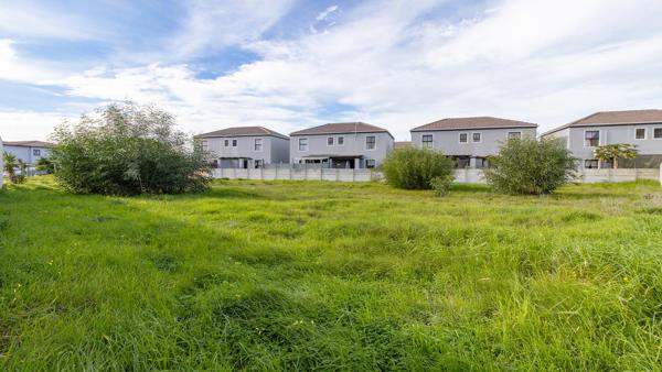 727 m² Land