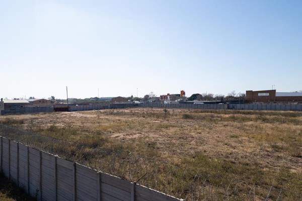 4 536 m² Land