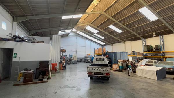 775 m² Industrial space