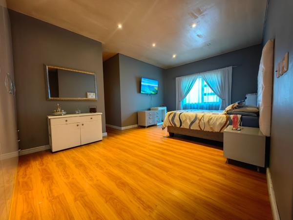 8 Bedroom House