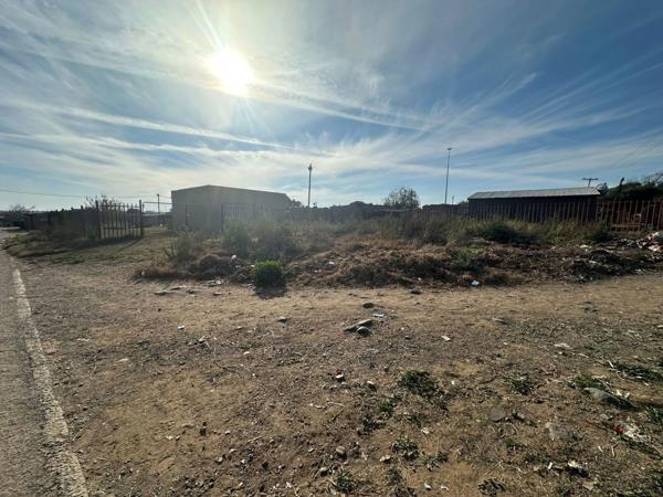 735 m² Land