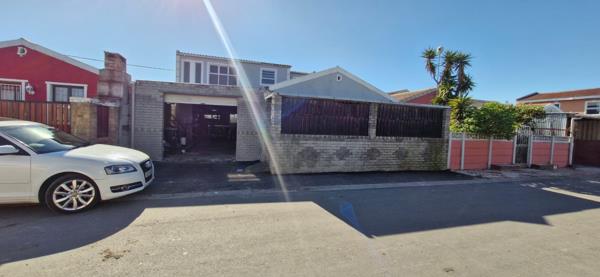 8 Bedroom House