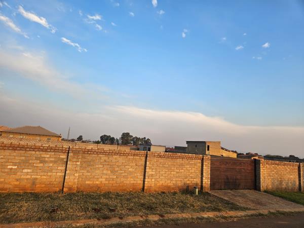 800 m² Land