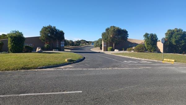 600 m² Land