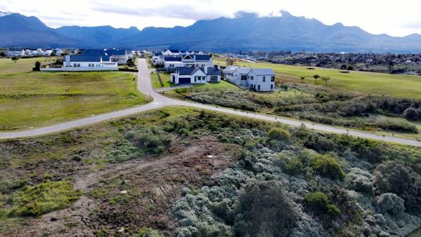 738 m² Land
