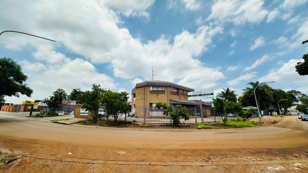 706 m² Industrial space