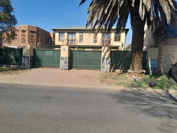 6 Bedroom House