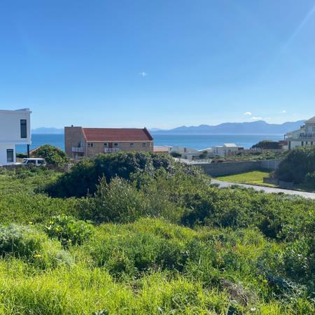563 m² Land