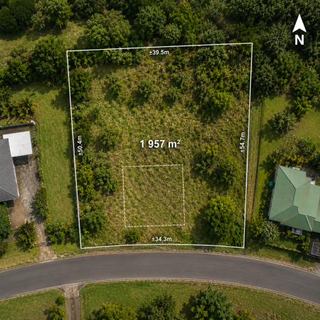 1 957 m² Land