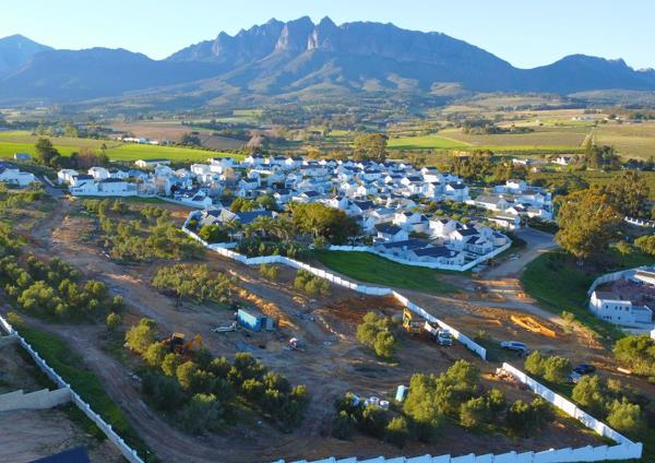 369 m² Land