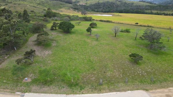 1 400 m² Land