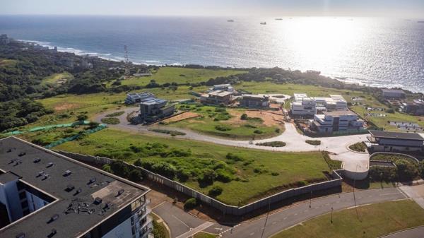 1 210 m² Land