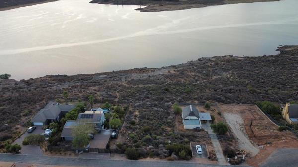 1 500 m² Land