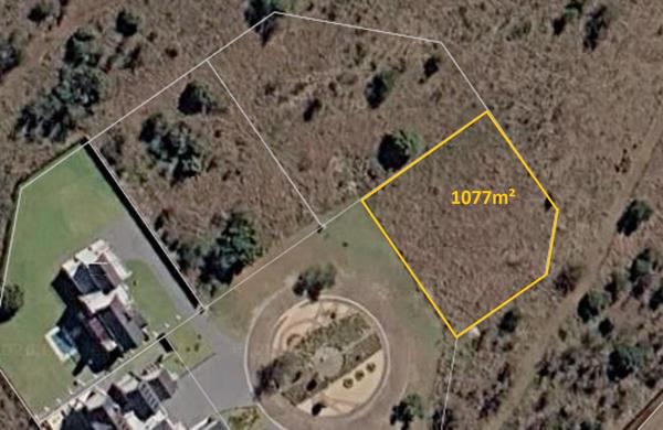 1 077 m² Land