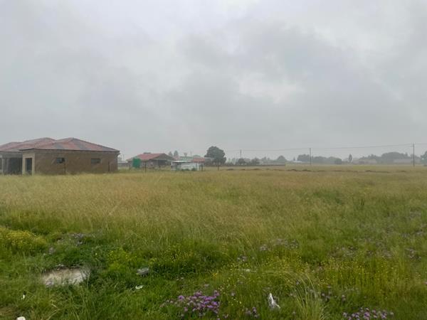 1 003 m² Land