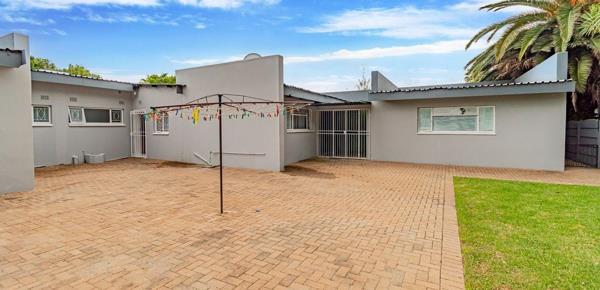 6 Bedroom House
