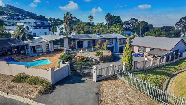 6 Bedroom House