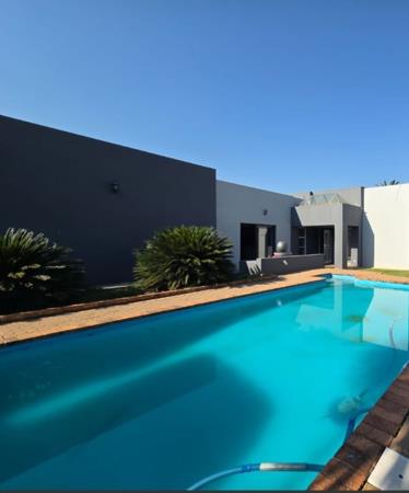 6 Bedroom House