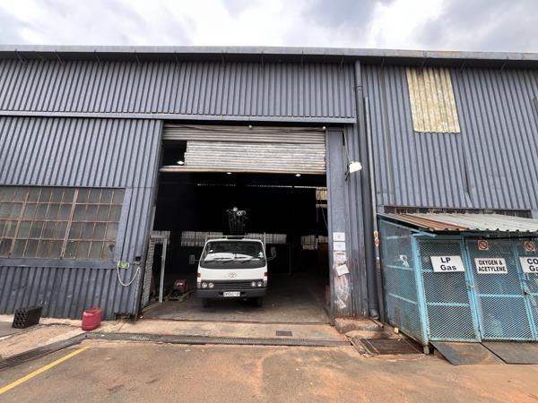 1 100 m² Industrial space