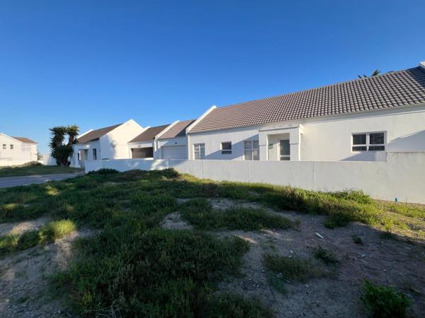302 m² Land
