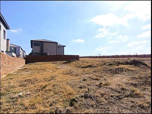 555 m² Land