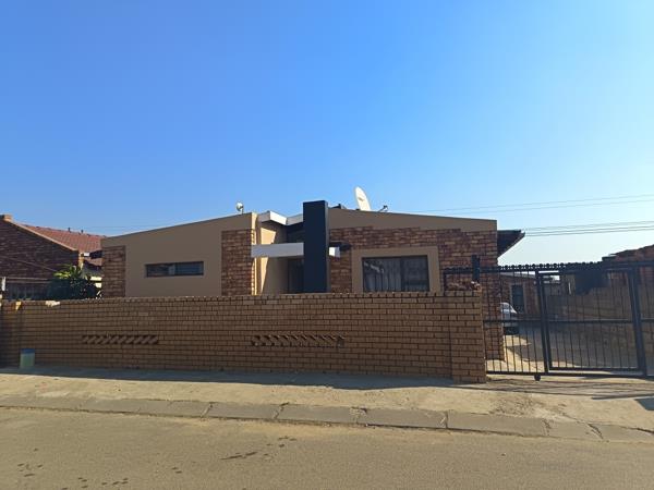9 Bedroom House