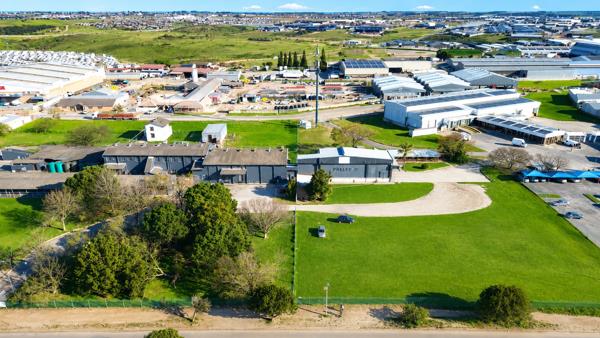 3 904 m² Land
