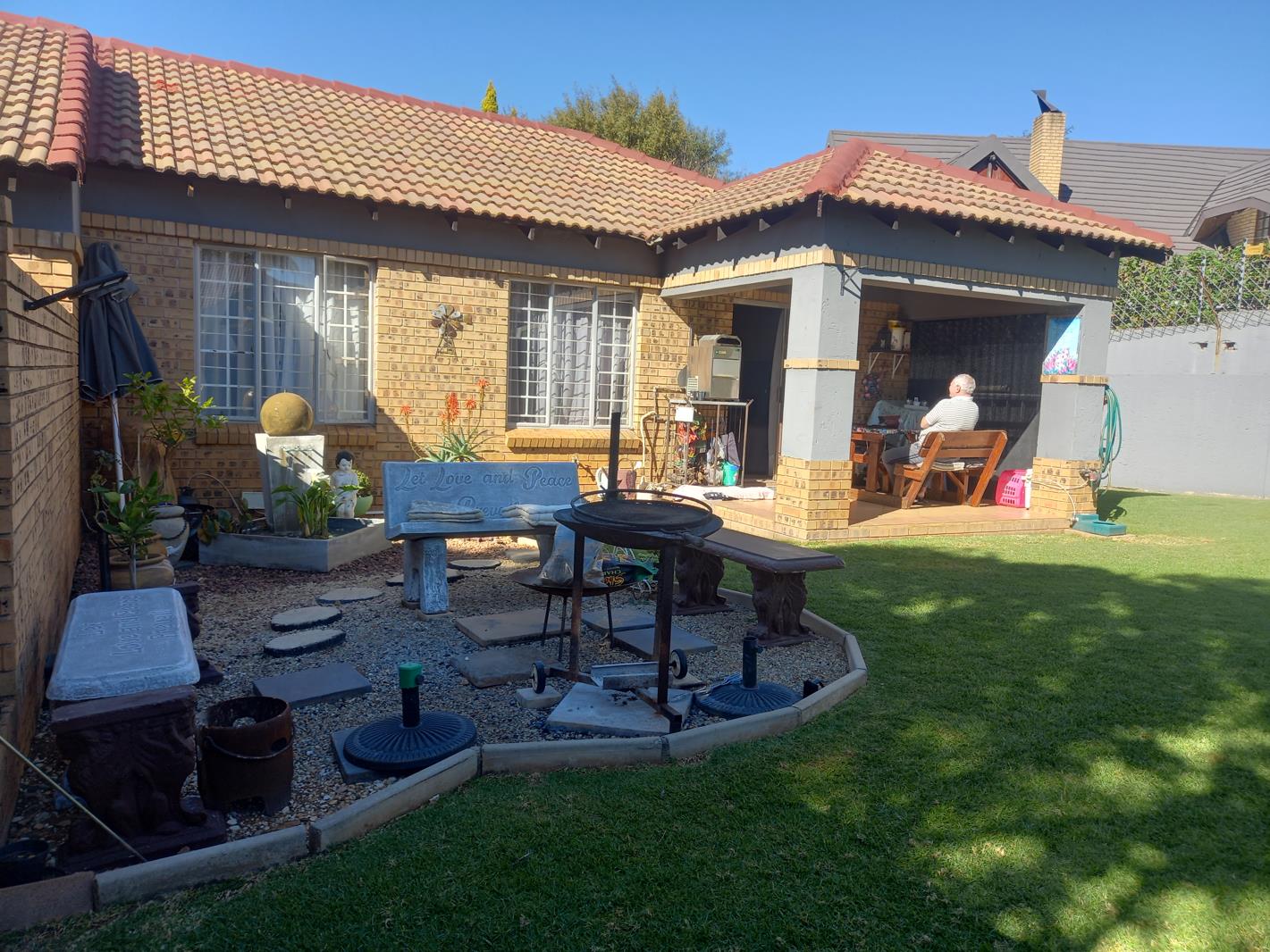 2 Bedroom Simplex in Moreleta Park