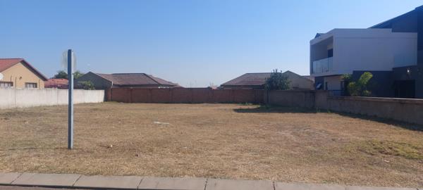 835 m² Land