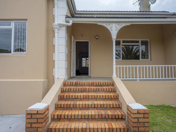 6 Bedroom House