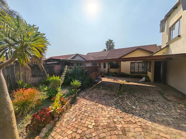 6 Bedroom House
