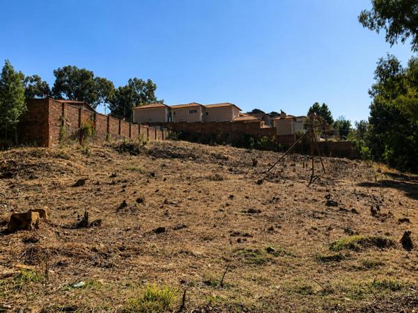 1 702 m² Land