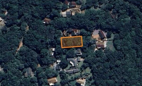 1 012 m² Land
