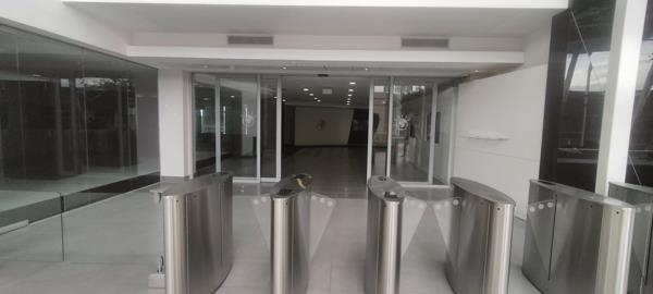1 093 m² Retail Space