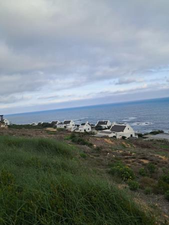 300 m² Land