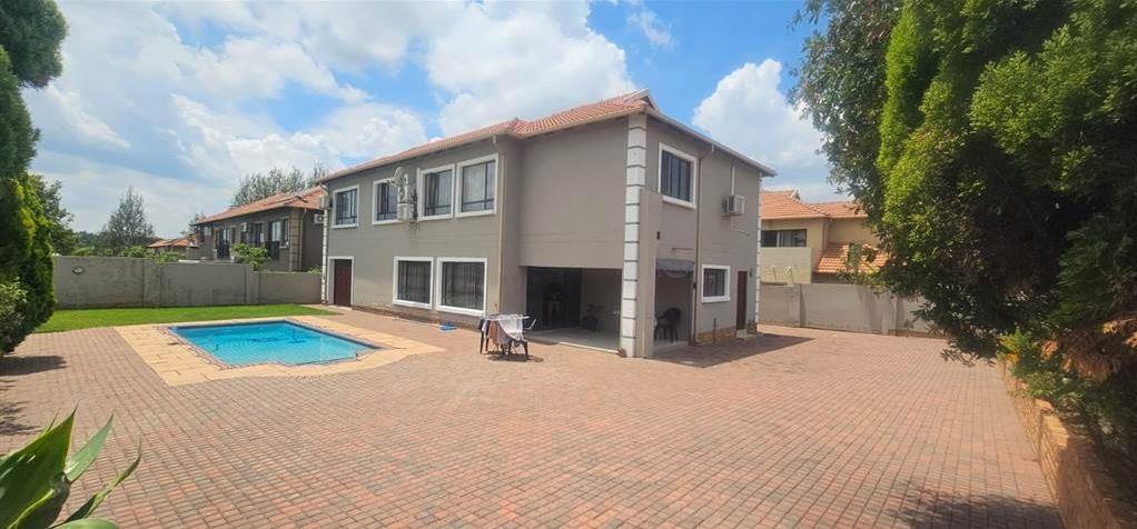 4 Bedroom House in Kyalami Glen Estate