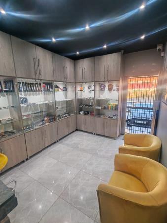 40 m² Retail Space