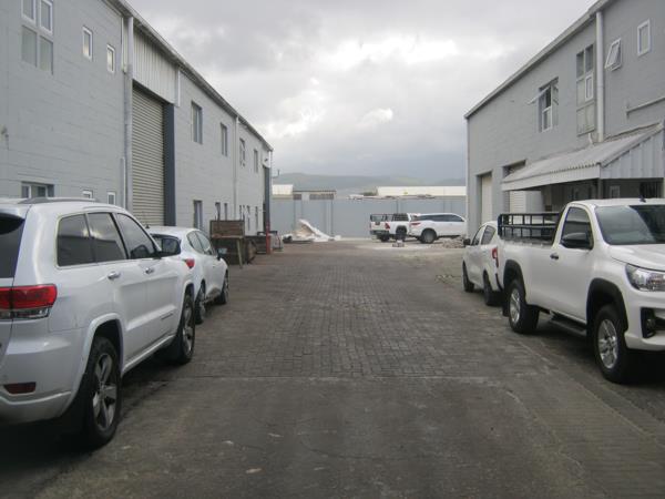 363 m² Industrial space