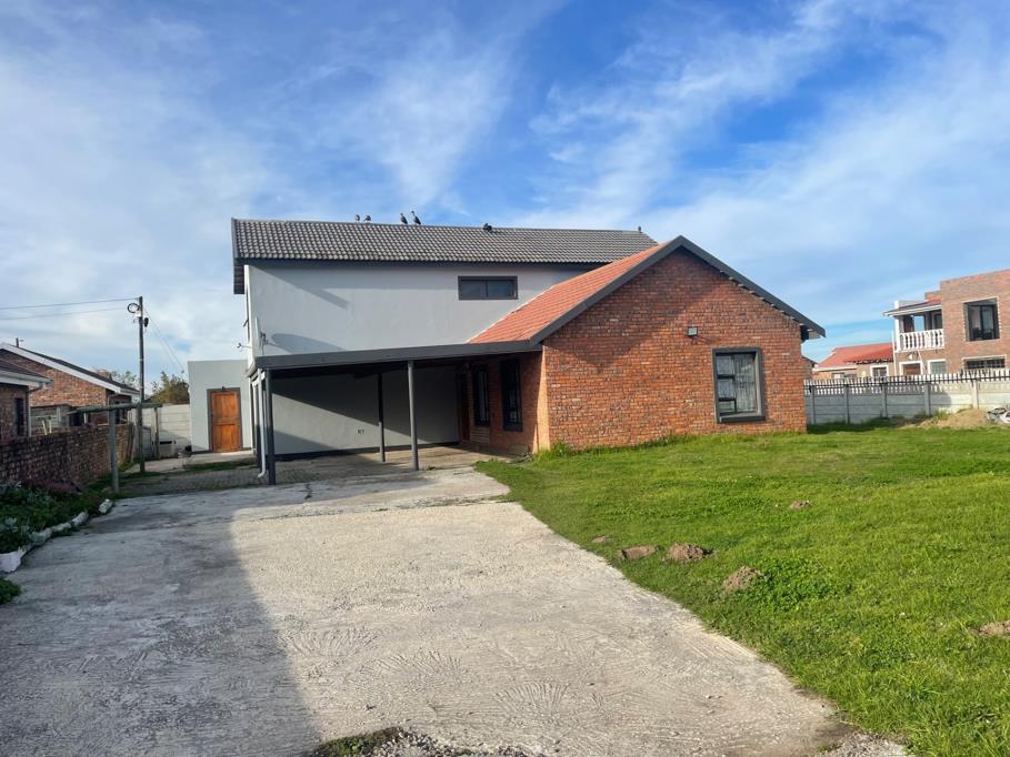 6 Bedroom House