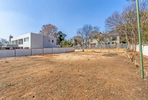 1 005 m² Land