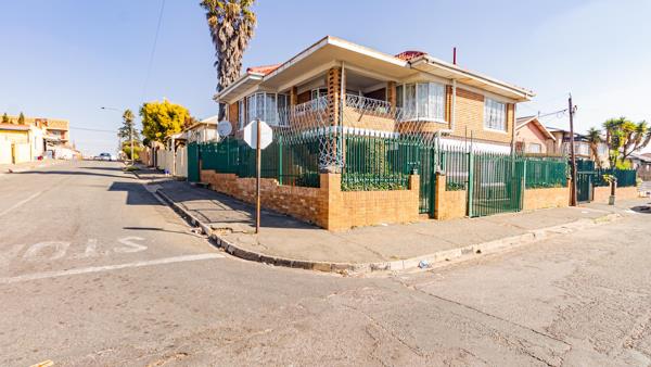 9 Bedroom House