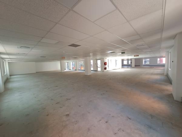 1 295 m² Commercial space