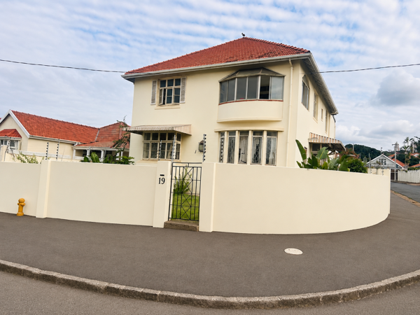 6 Bedroom House