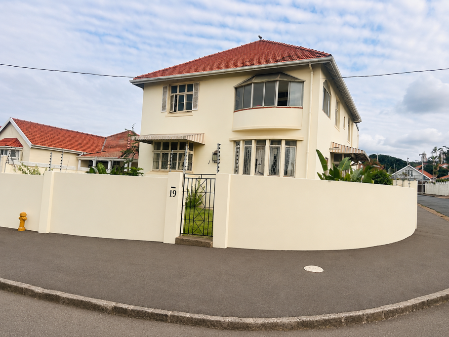 6 Bedroom House