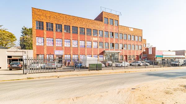 2 413 m² Commercial space