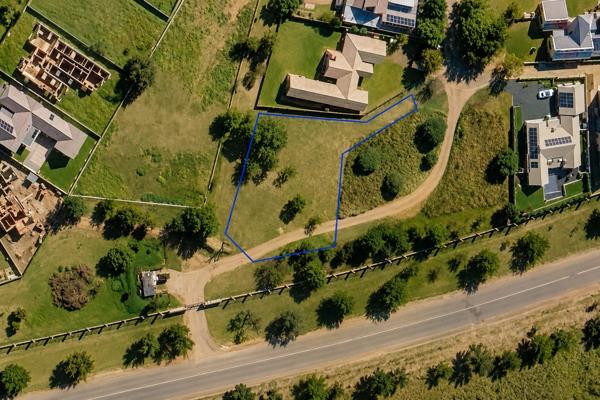 1 319 m² Land