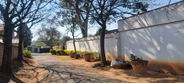 702 m² Land
